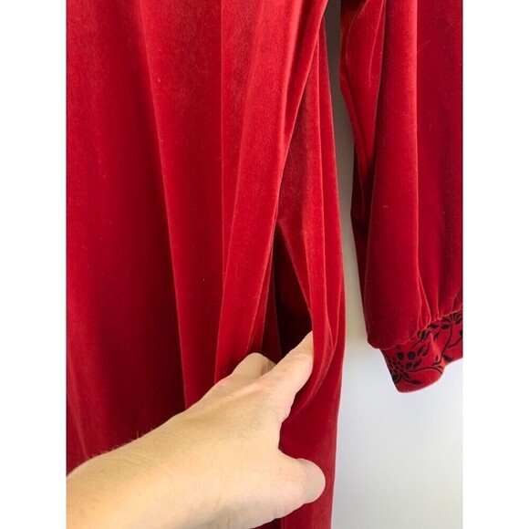 Delicates Red Velour Robe Zip Lounger Long Embroidered Vintage Womens Medium - Picture 8 of 16
